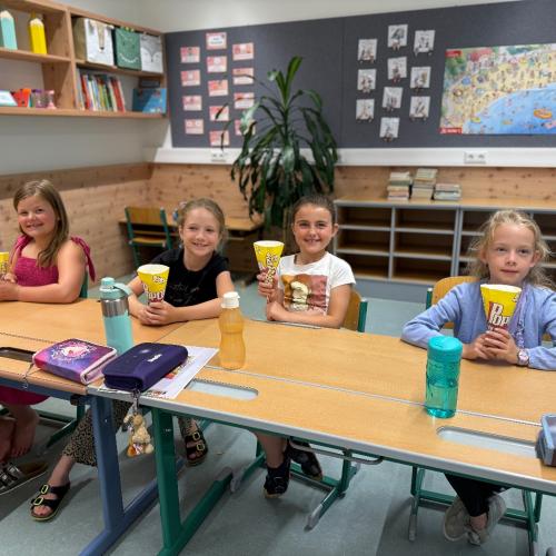 Kinder mit Popkorn