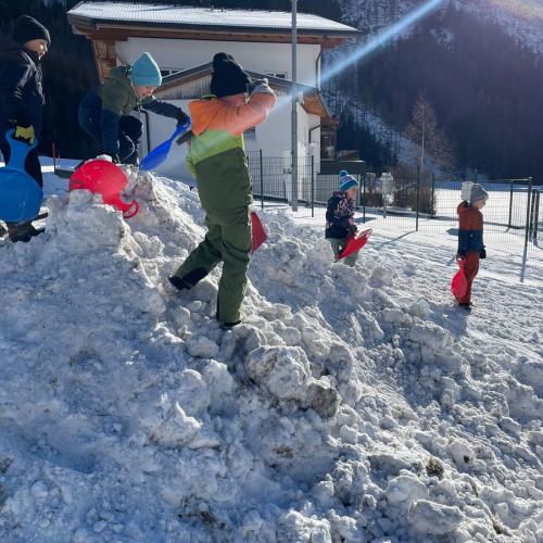 Kinder im Schnee