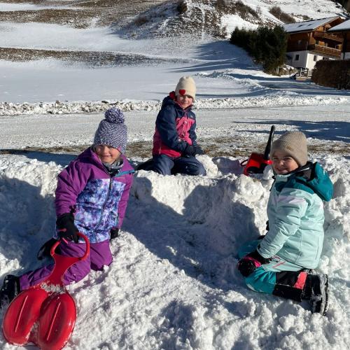 Kinder im Schnee