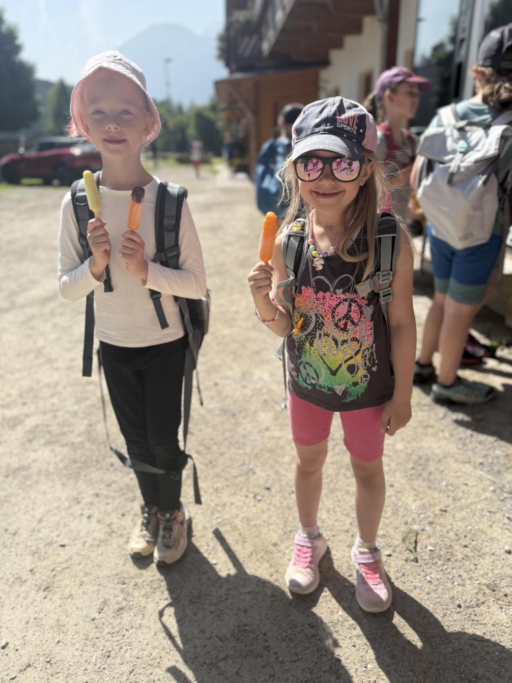 Kinder mit einem Eis