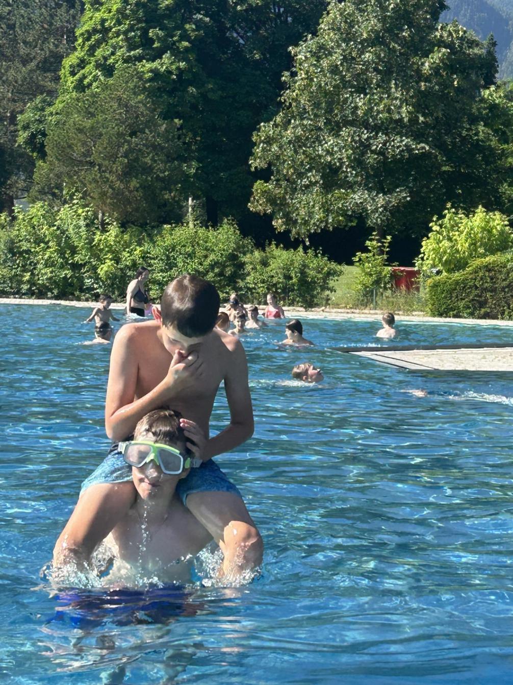 Kinder im Wasser